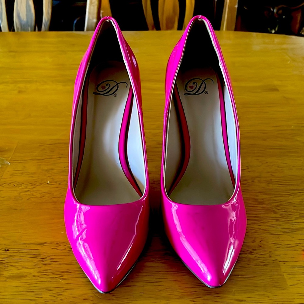 Delicious Bright Pink Patent Pointed-Toe Pumps